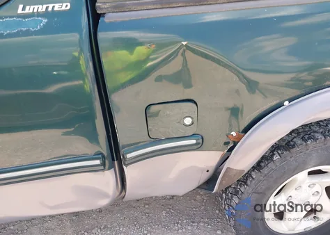 2001 Toyota Tundra Ltd V8 из США, поврежденный, VIN 5TBBT48151S139519